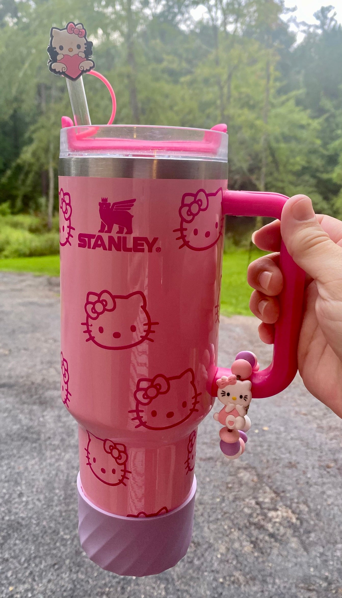 Cute Kitty Holding Heart Straw Topper