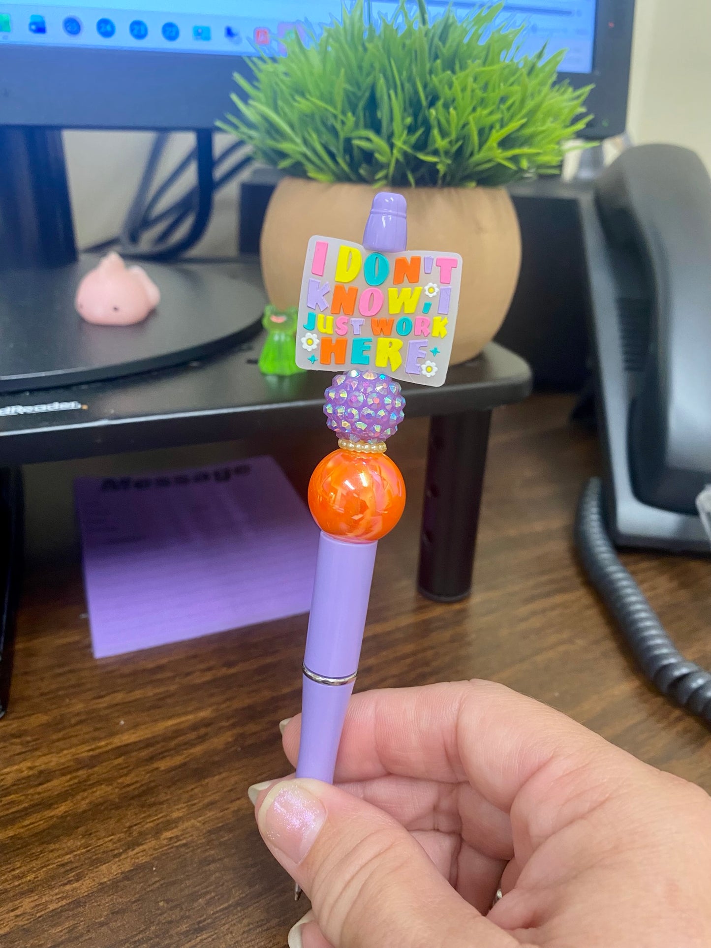 I Don't Know I Just Work Here Beaded Pen