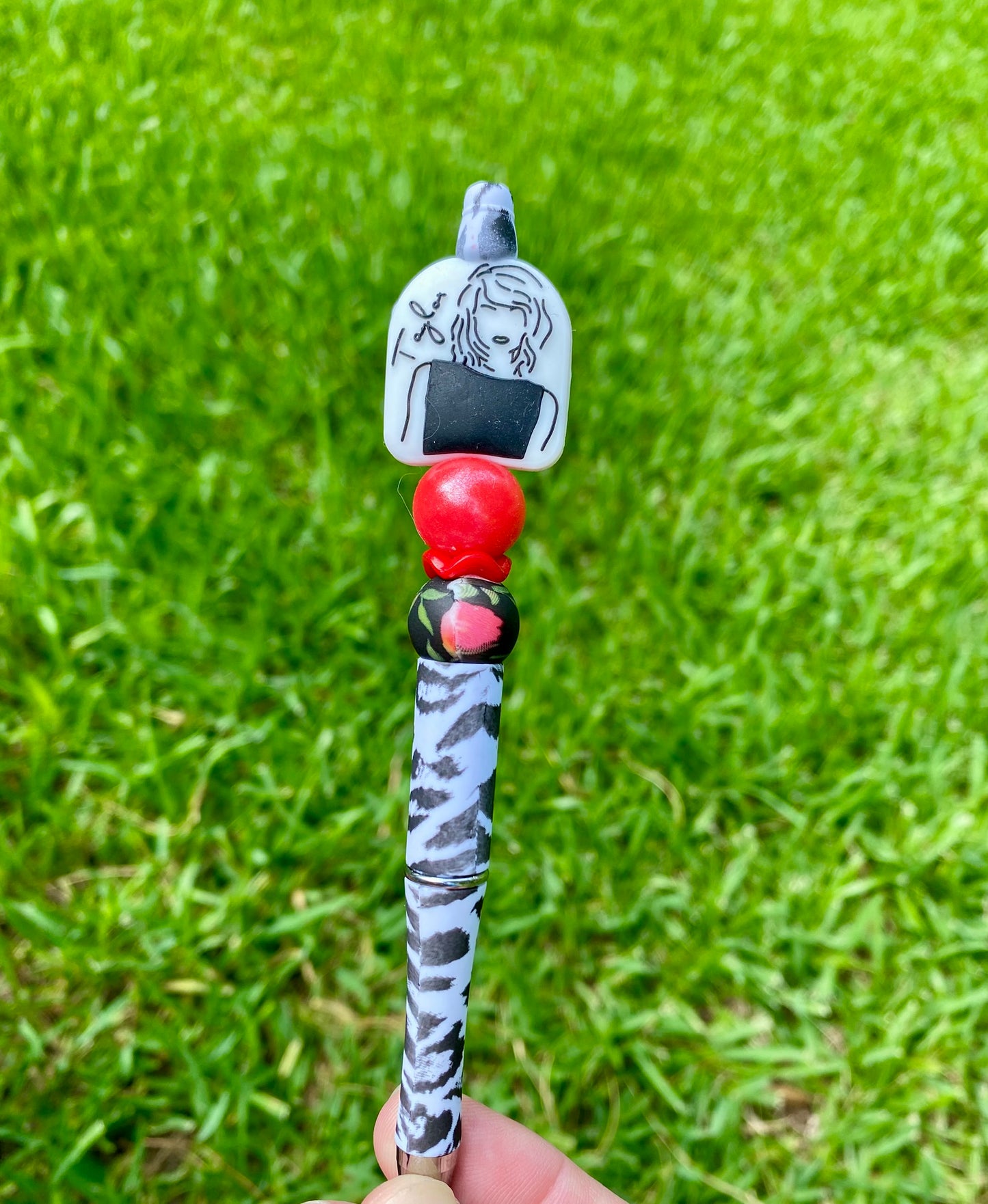 Swift Singer Silhouette Beaded Pen